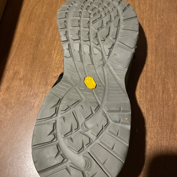 Women’s Double Strap Updraft Chacos - Picture 4 of 6